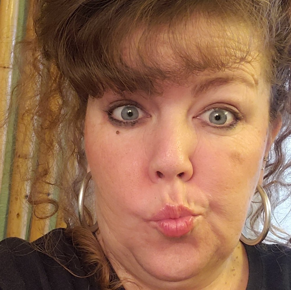 Meet your Posher, Demi